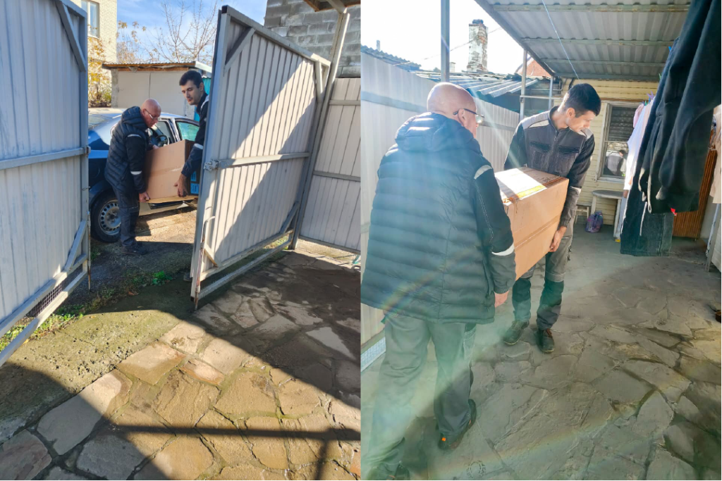 Команда волонтёров доставляет котёл в семью Команда волонтёров доставляет котёл в семью